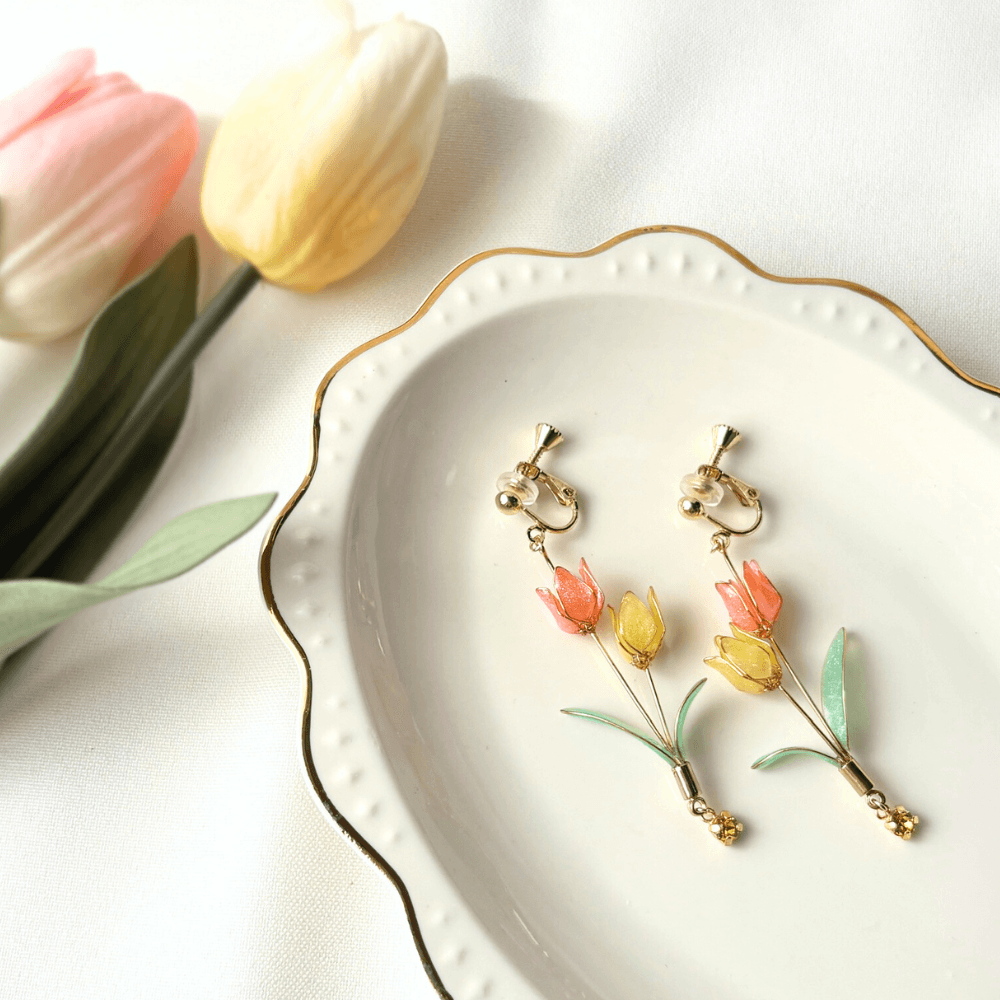 【チューリップ】イヤリング オレンジと黄色 揺れる ニッケルフリー 金属アレルギー対応 受注生産 春の新作